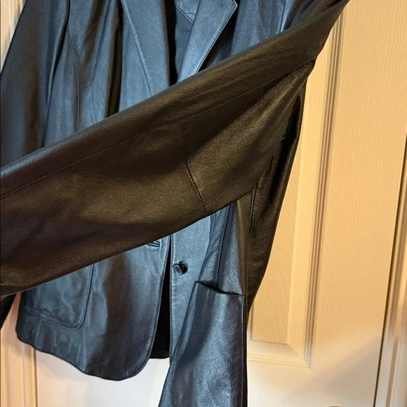 Womens leather jacket size L 12/14, black. Like new, very clean - Picture 8 of 10